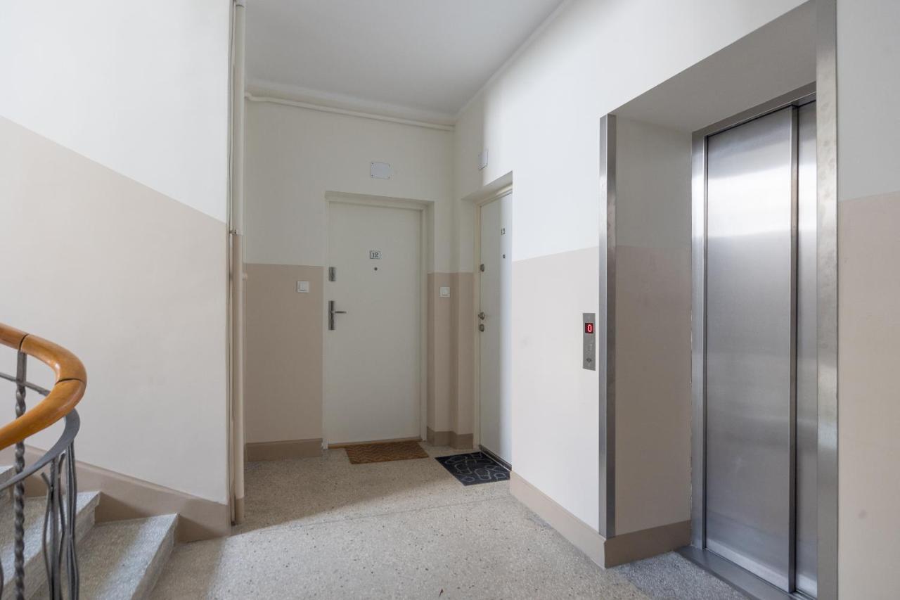 Metro Raclawicka Red Apartment Warsaw Luaran gambar