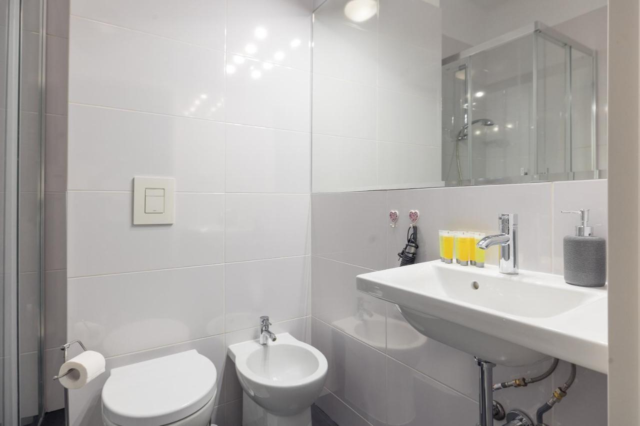 Metro Raclawicka Red Apartment Warsaw Luaran gambar